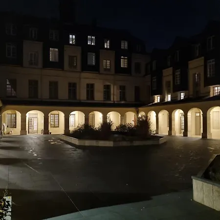 Le Duplex - Parking - Vue Clochers - Tennis *