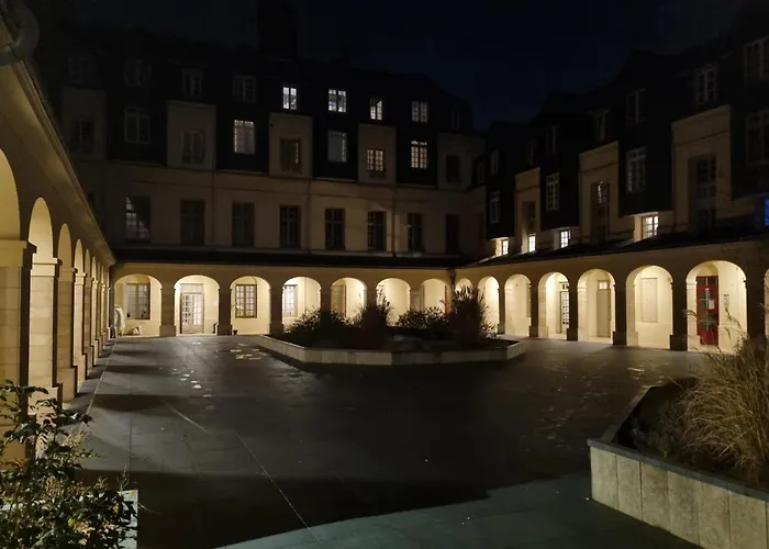 Le Duplex - Parking - Vue Clochers - Tennis *